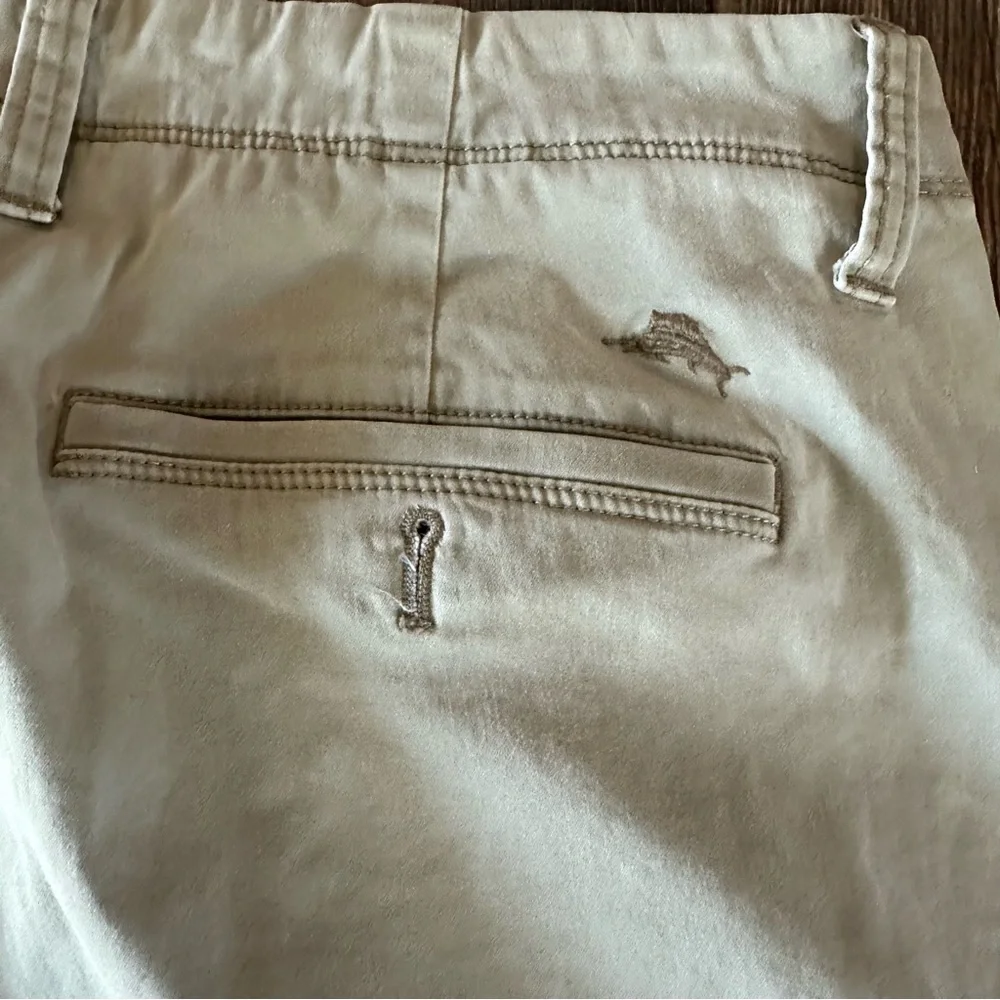 Tommy Bahama men's 36 khaki tan shorts soft - Picture 5 of 9
